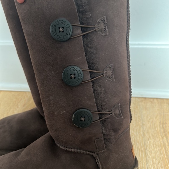 Ugg Bailey Button Triplet II Chocolate Brown Boots 7 EXCELLENT CONDITION - Picture 8 of 16